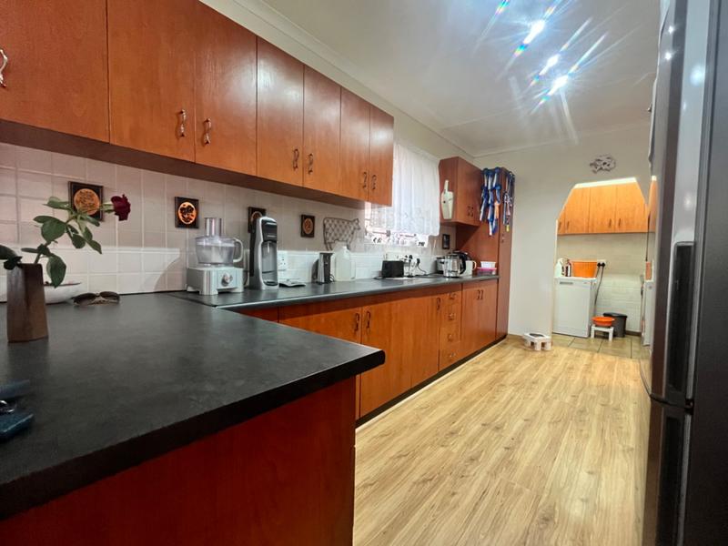 4 Bedroom Property for Sale in Fraaiuitsig Western Cape